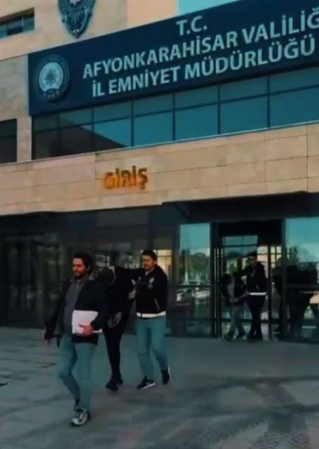 Afyon’da “Başsavcıyım” Diyerek 978 Bin TL Dolandırdılar!
