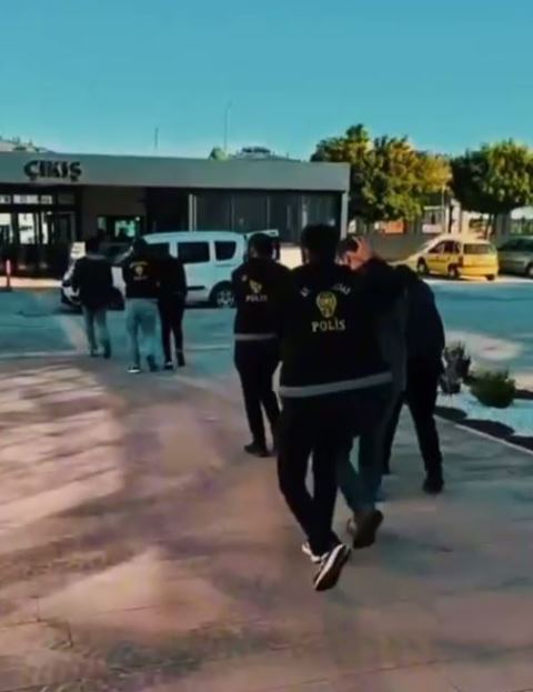 Afyon’da “Başsavcıyım” Diyerek 978 Bin TL Dolandırdılar!