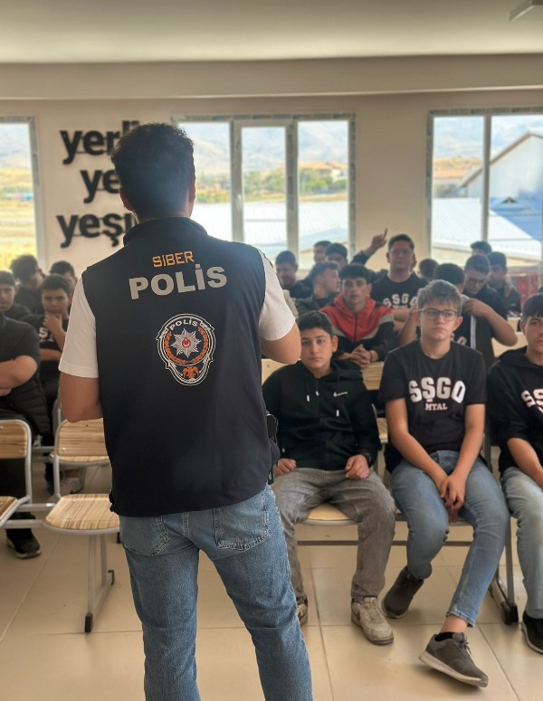 Afyon’da Öğrencilere Siber Güvenlik Eğitimi