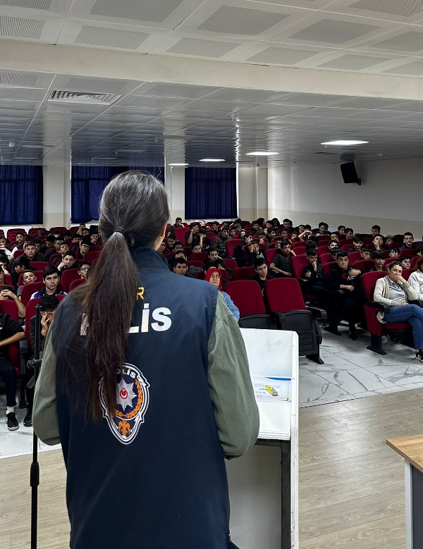 Afyon’da Öğrencilere Siber Güvenlik Eğitimi