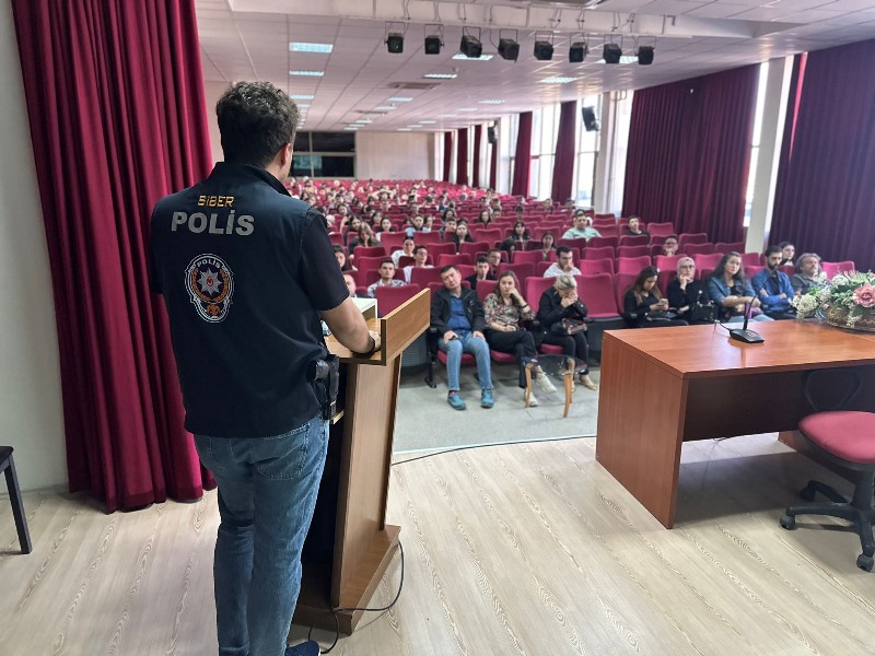Afyon’da Öğrencilere Siber Güvenlik Eğitimi
