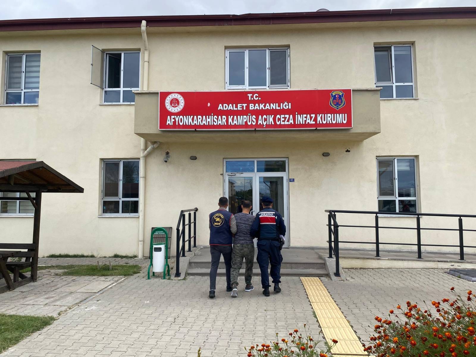 Afyonkarahisar’da 47 Yıl Hapis Cezası Bulunan Şahıs Yakalandı