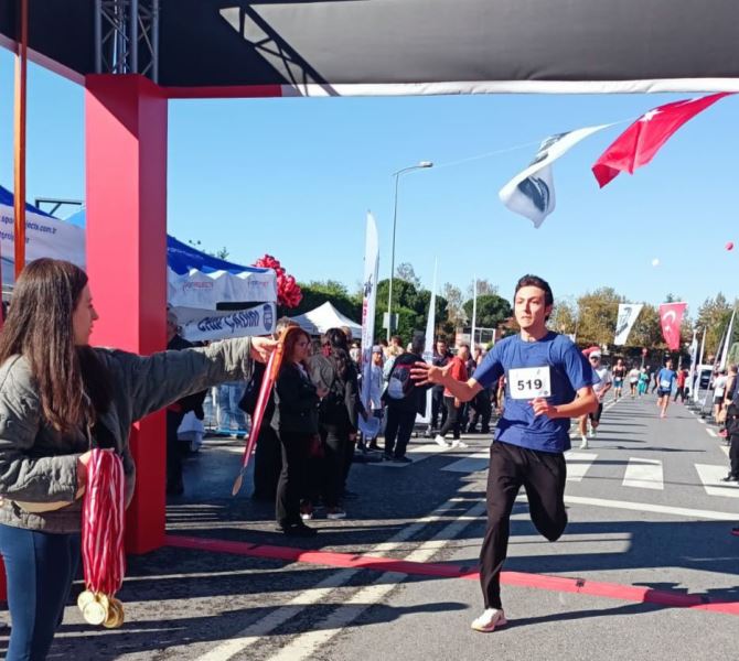 Afyonkarahisarlı Özel Sporcular İstanbul’dan Madalya Ve Kupalarla Döndü