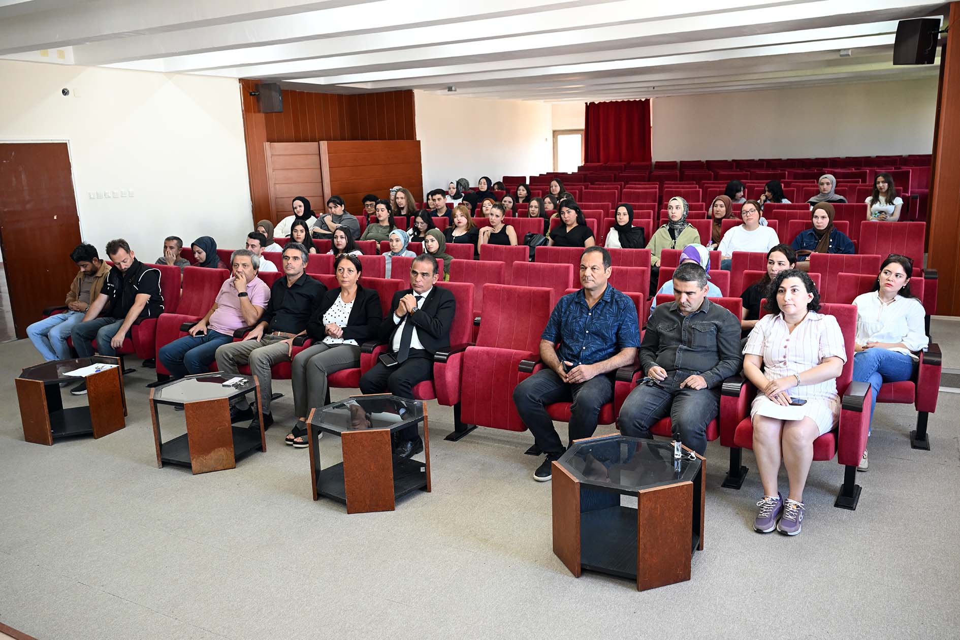 AKÜ’de Yeni Kayıt Yaptıran Öğrencilere Oryantasyon Eğitimleri Düzenlendi