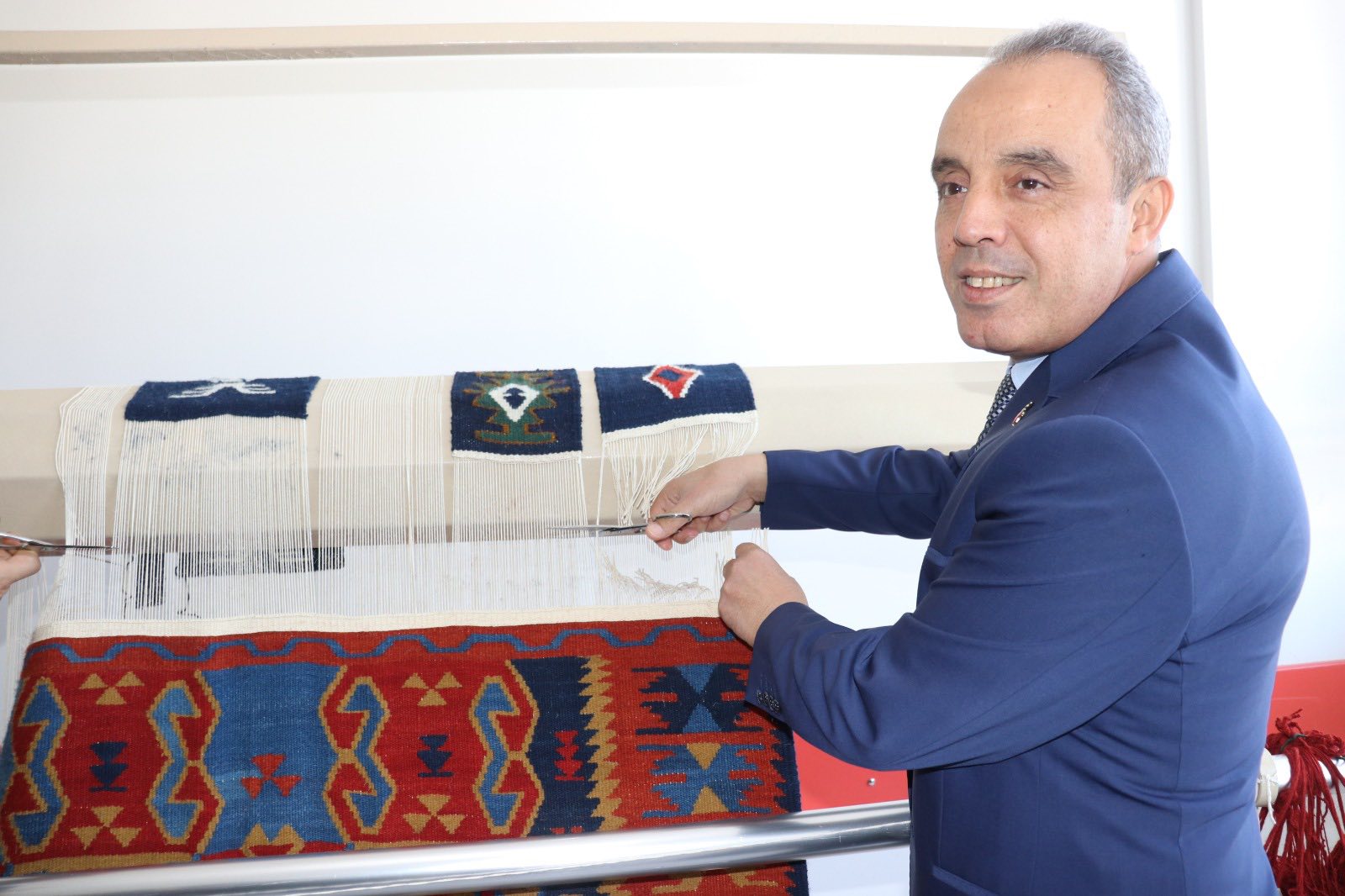 Asırlık Motifler Gün Yüzüne Çıktı: Emirdağ’ın Çömçeli Kilimi Yeniden Dokundu