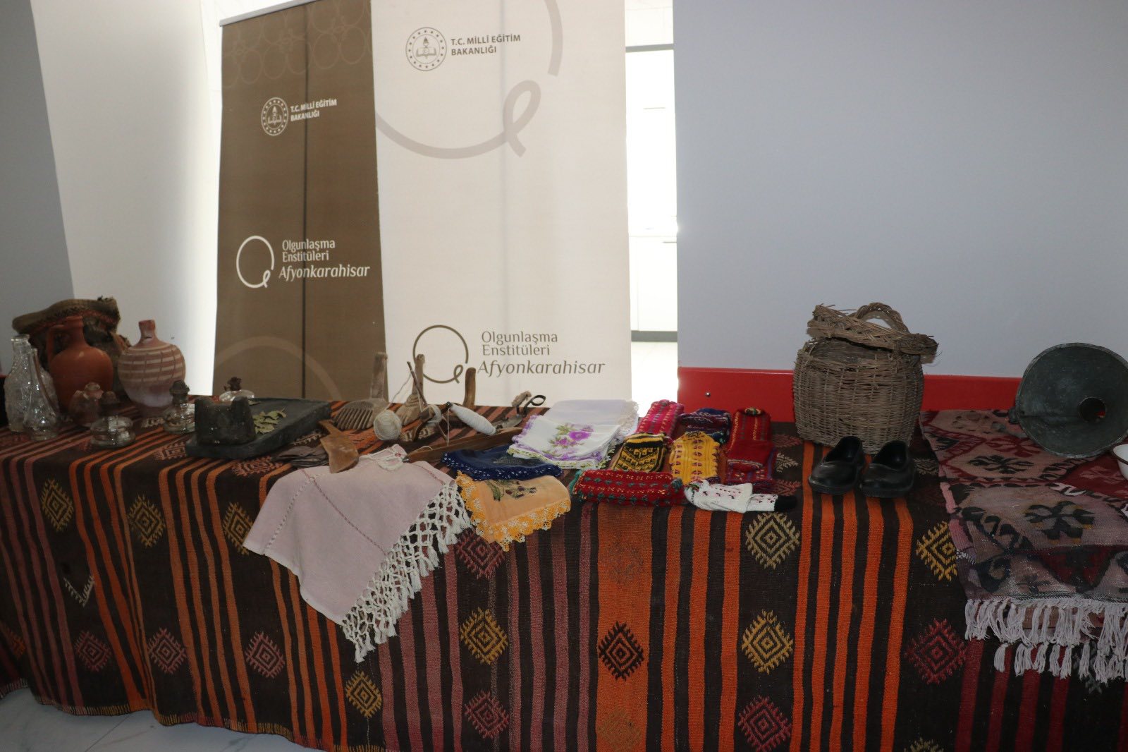 Asırlık Motifler Gün Yüzüne Çıktı: Emirdağ’ın Çömçeli Kilimi Yeniden Dokundu