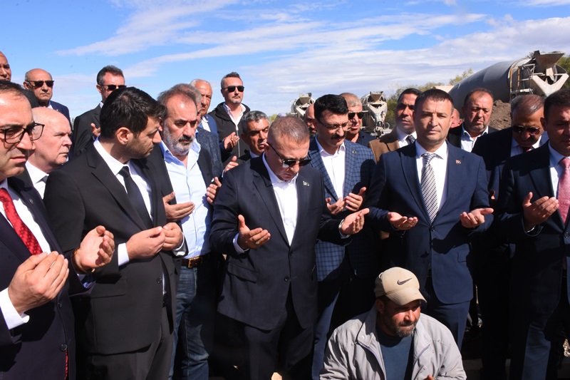 “Biz Dünyanın En Şanslı İnsanlarıyız, Çünkü Liderimiz Bahçeli!”