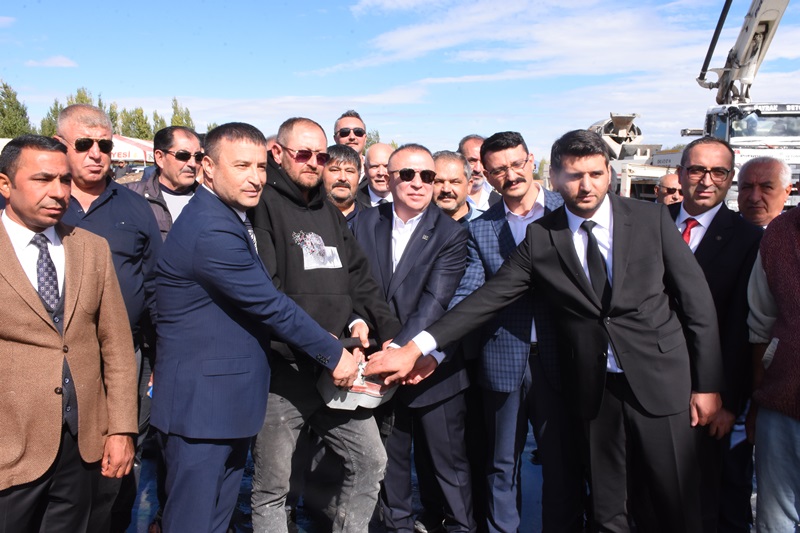 “Biz Dünyanın En Şanslı İnsanlarıyız, Çünkü Liderimiz Bahçeli!”
