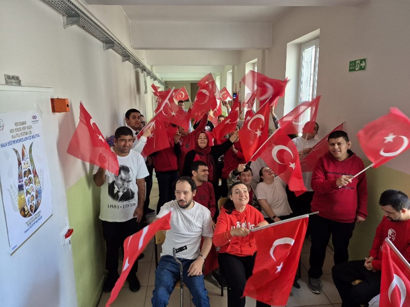 Cumhuriyet Coşkusu, Özel Bireylerle Taçlandı