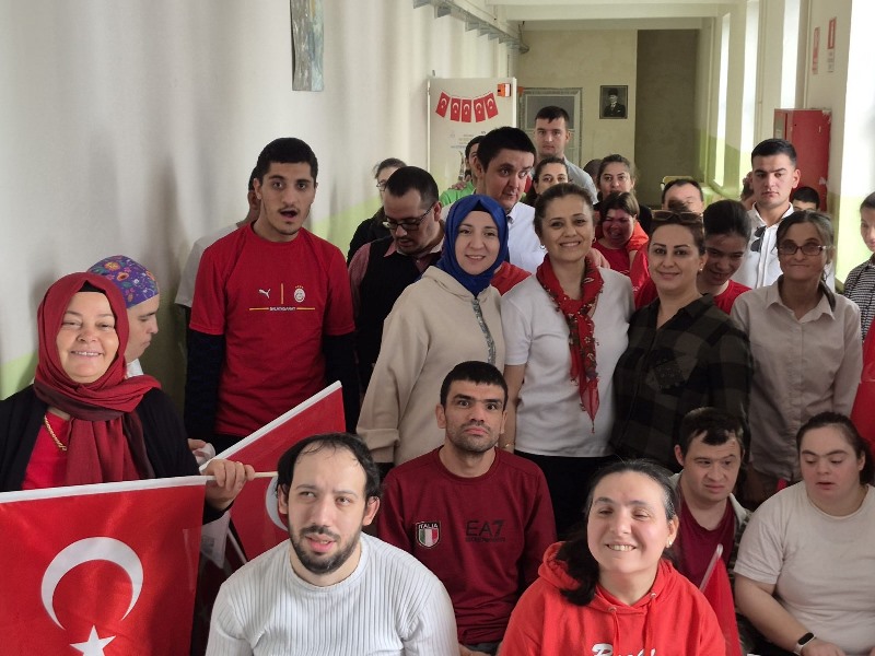 Cumhuriyet Coşkusu, Özel Bireylerle Taçlandı