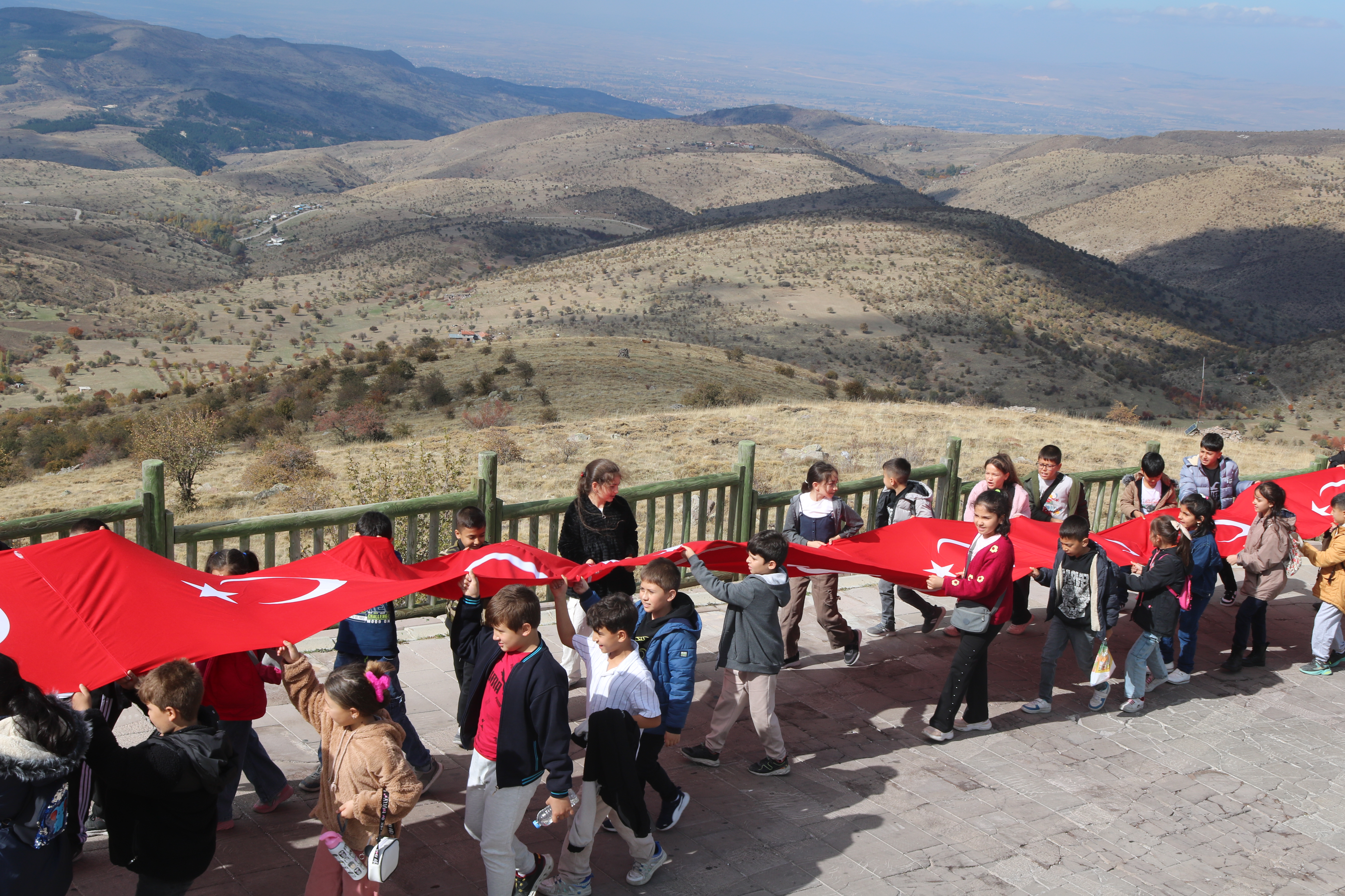 Cumhuriyet İlkokulu Öğrencileri Cumhuriyet Coşkusunu Tarihle Buluşturdu