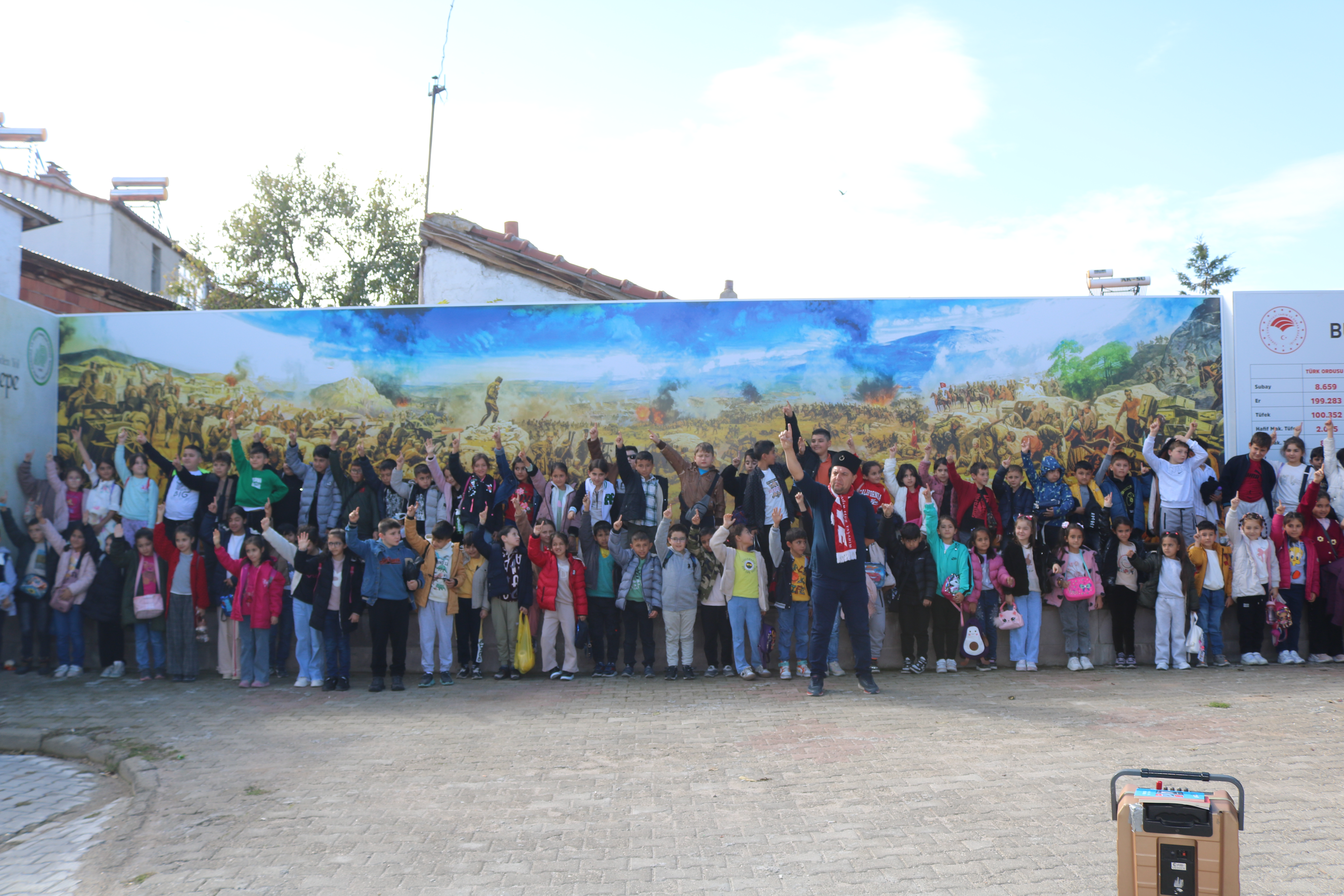 Cumhuriyet İlkokulu Öğrencileri Cumhuriyet Coşkusunu Tarihle Buluşturdu
