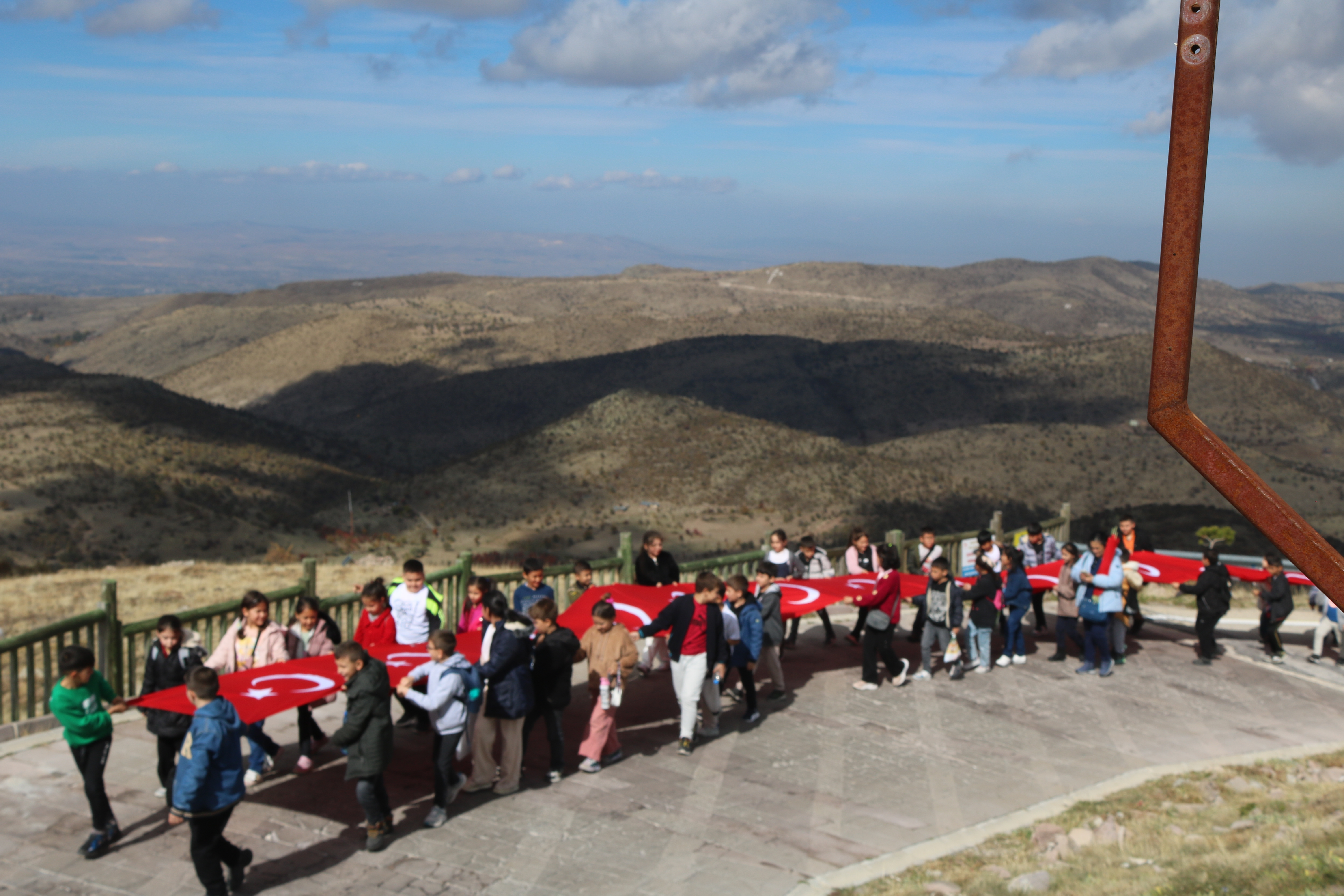 Cumhuriyet İlkokulu Öğrencileri Cumhuriyet Coşkusunu Tarihle Buluşturdu