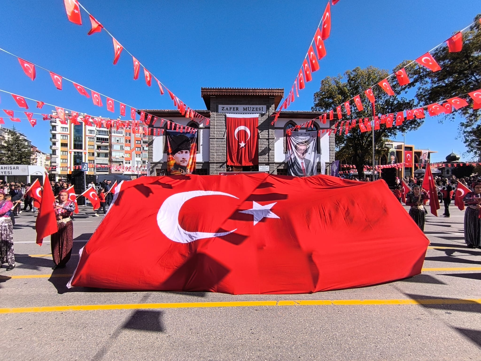 Cumhuriyetin 102. Yılında Gurur Geçidi: RSP Bandosu Cumhuriyet Coşkusuna Ritim Kattı!