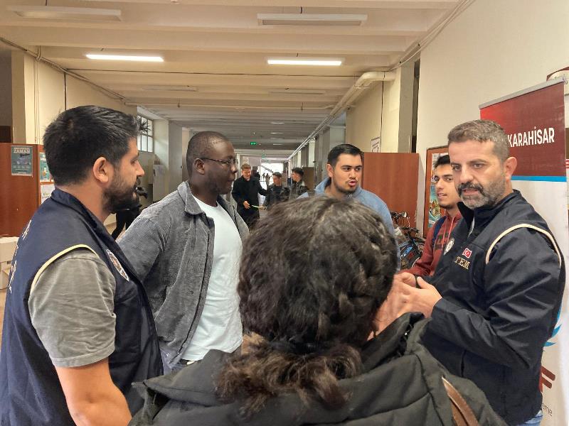 Emniyet 17 Bin Genci Bilgilendirdi