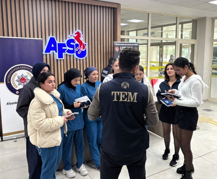 Emniyet 17 Bin Genci Bilgilendirdi