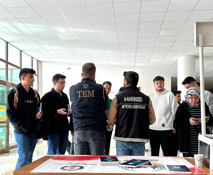 Emniyet 17 Bin Genci Bilgilendirdi