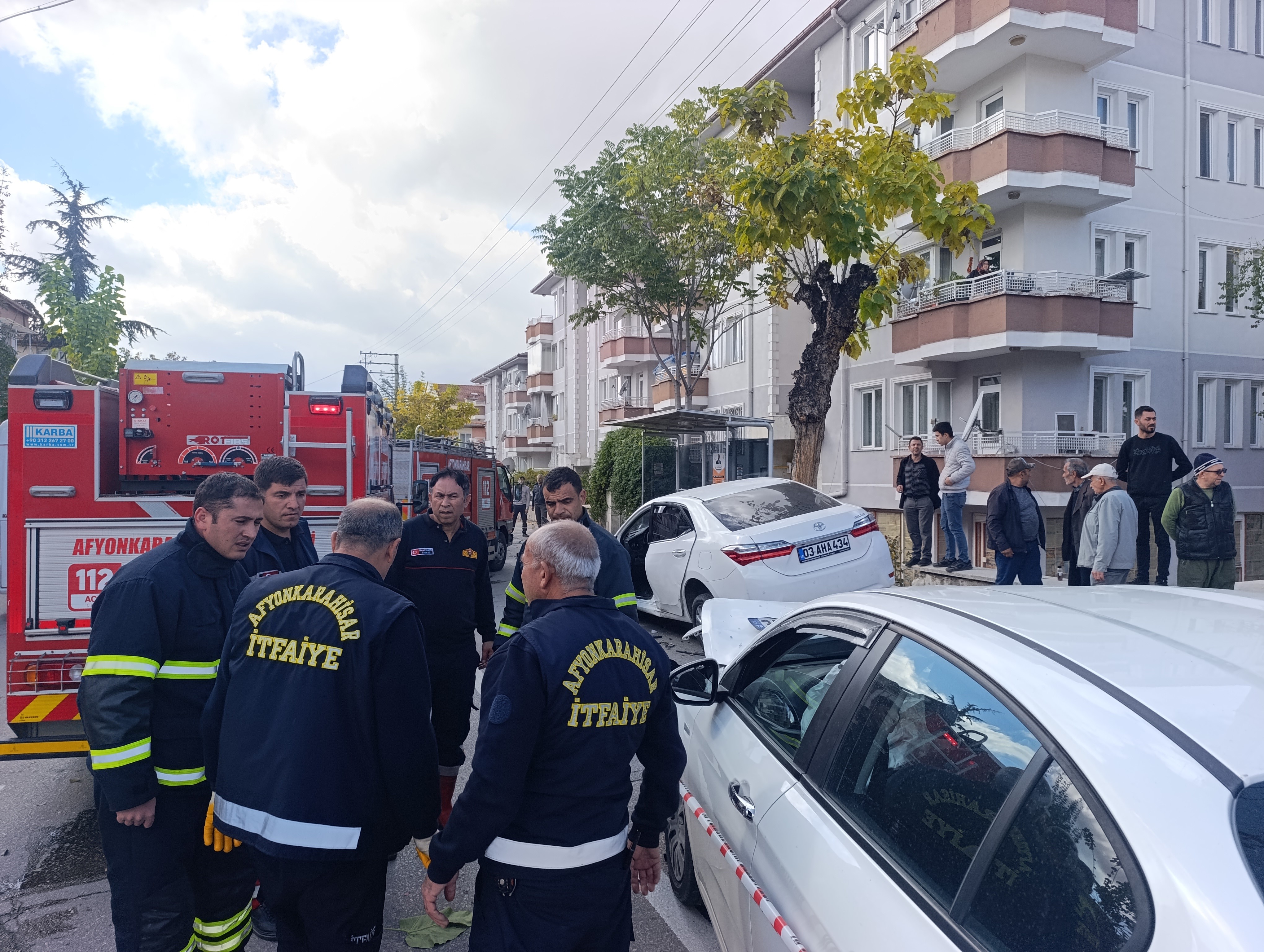 Esentepe'de Geçiş Üstünlüğüne Uymayan Araçlar Çarpıştı: 1'i Ağır 7 Yaralı" Olay Yerinde Gergin Anlar!