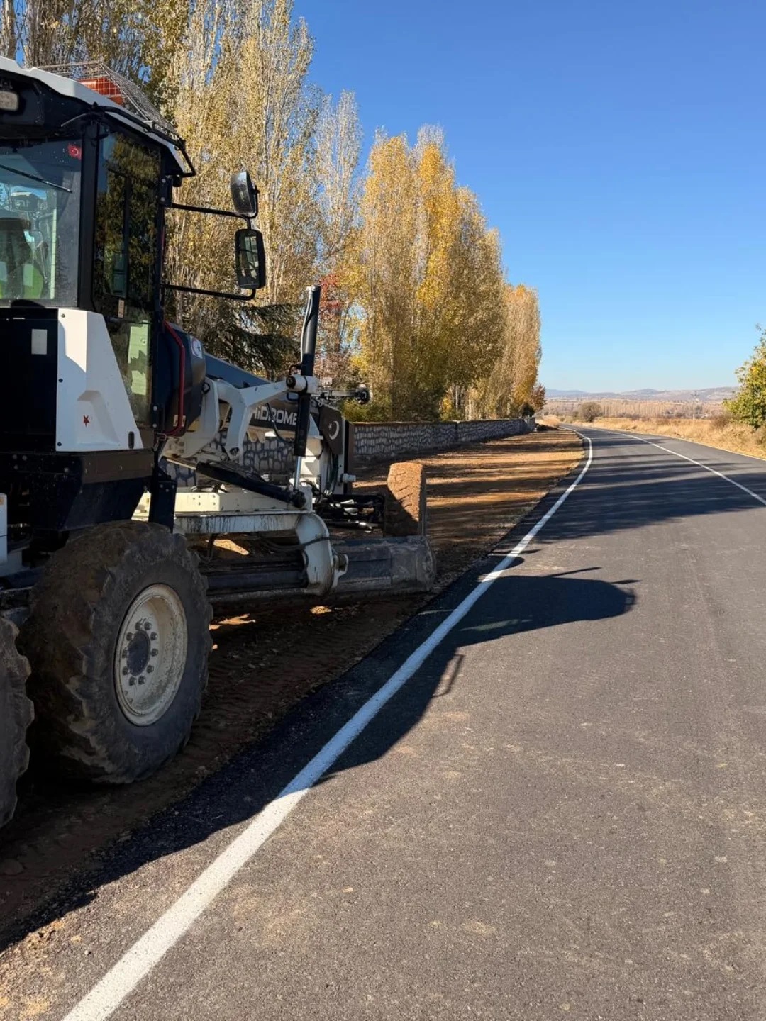 Sinanpaşa Yoluna 8.8 Km'lik Sıcak Asfalt Konforu: Başkan Siper Yerinde İnceledi