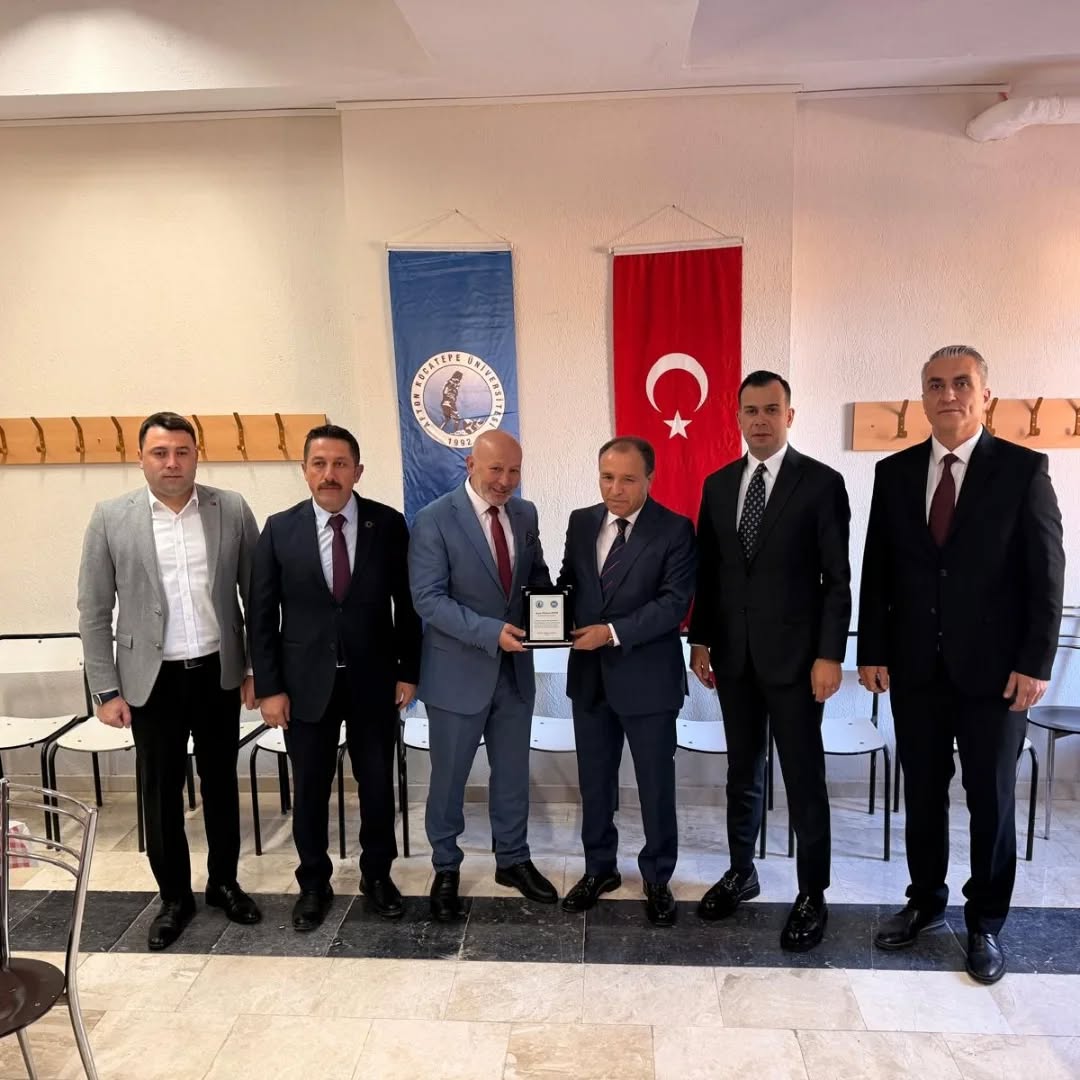 İGM Desteğiyle Sinanpaşa MYO’ya 22 Bilgisayarlık Laboratuvar Kuruldu