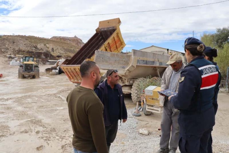 İscehisar’da Jandarmadan Kadına Şiddete Karşı Farkındalık Eğitimi
