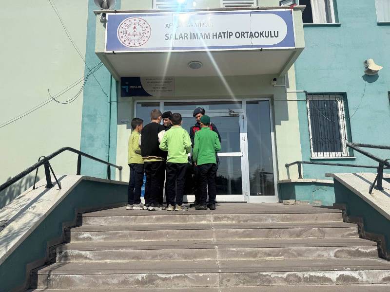 Jandarmadan Öğrencilere Moral Ziyareti