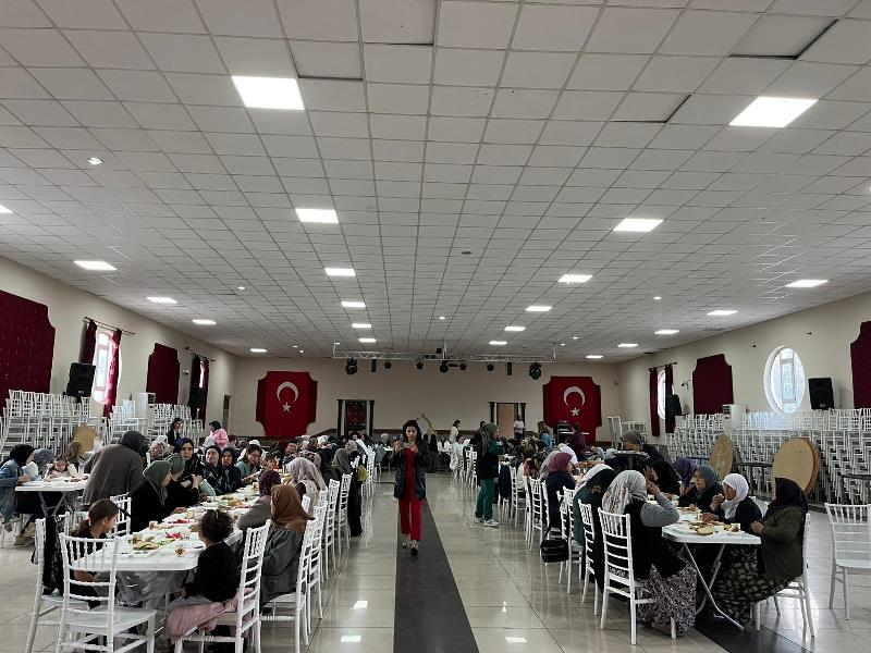 “Kadınlarımızın Oluşturduğu Bu Sıcak Ortam Bizlere Güç Veriyor”