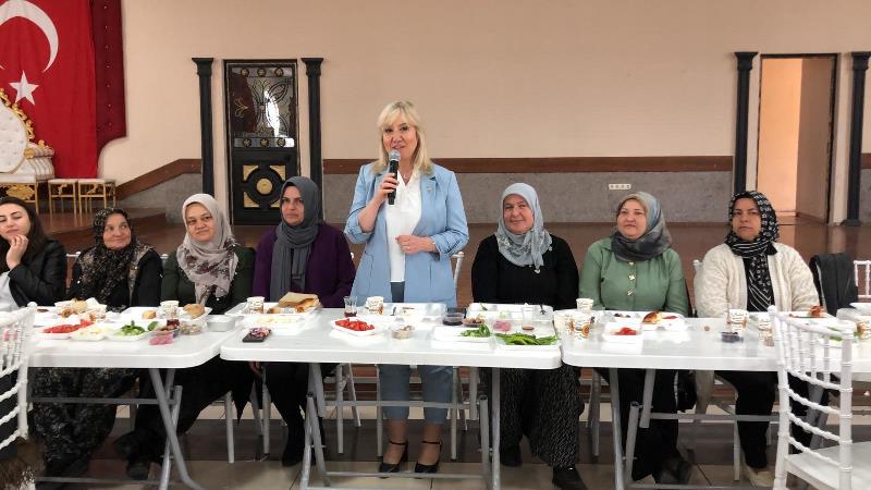 “Kadınlarımızın Oluşturduğu Bu Sıcak Ortam Bizlere Güç Veriyor”