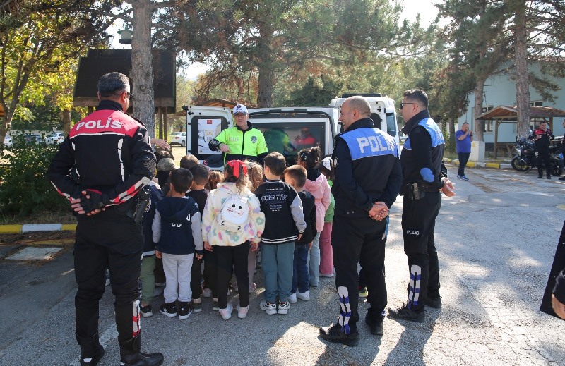 Minik Öğrencilerden Emniyete Anlamlı Ziyaret