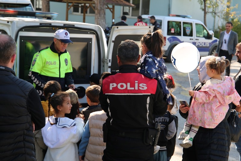 Minik Öğrencilerden Emniyete Anlamlı Ziyaret