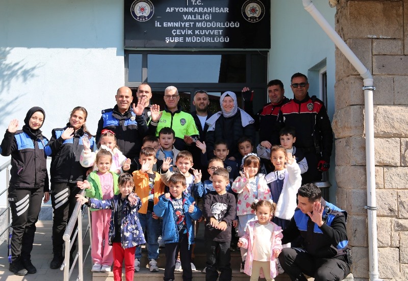 Minik Öğrencilerden Emniyete Anlamlı Ziyaret