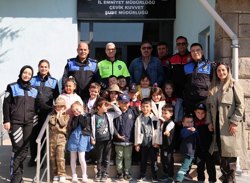 Minik Öğrencilerden Emniyete Anlamlı Ziyaret