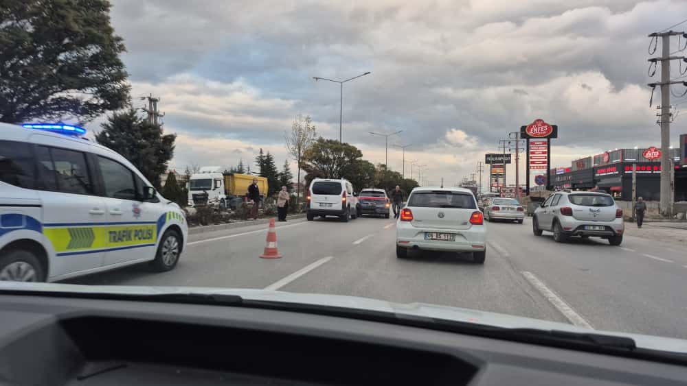 OSB’de Zincirleme Trafik Kazası: 3 Araç Birbirine Girdi!