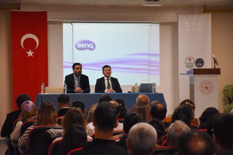 Özdemir, Öğrenciler Ve Personelle Buluştu
