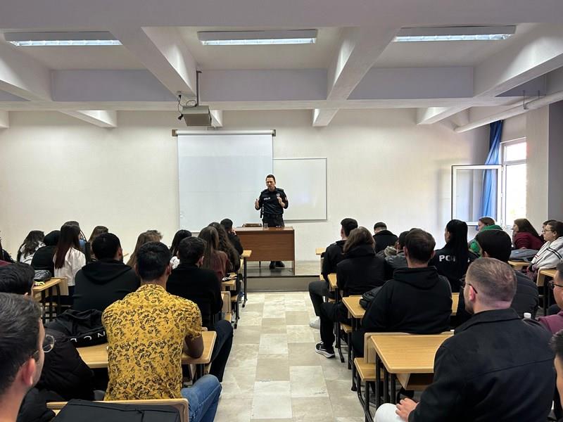 Sinanpaşa MYO Öğrencilerine Güvenlik Ve Kades Bilgilendirmesi Yapıldı
