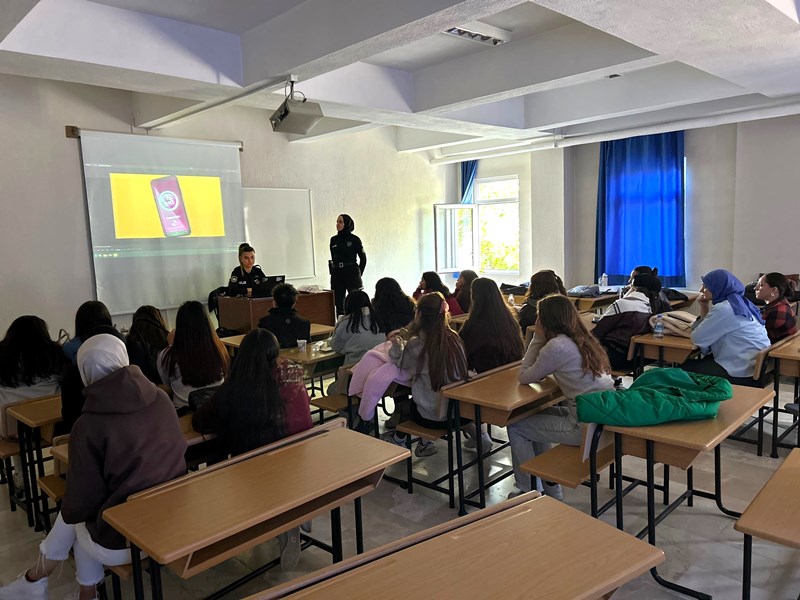 Sinanpaşa MYO Öğrencilerine Güvenlik Ve Kades Bilgilendirmesi Yapıldı
