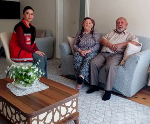 Sosyal Hizmetlerden 62 Yıllık Evliliğe Anlamlı Ziyaret