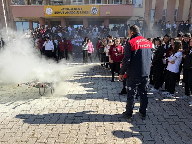 Şuhut Belediyesi İtfaiyesinden Öğrencilere Anlamlı Tatbikat