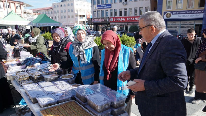 Şuhut’ta Gazze İçin Yardım Kermesi Düzenlendi