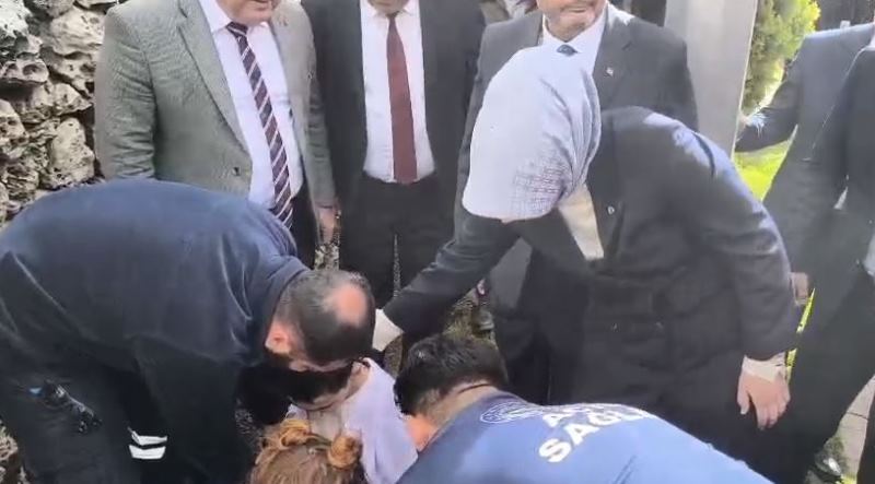 Vali Yiğitbaşı’ndan Fenalaşan Öğrenciye “Devlet Ana” Şefkati