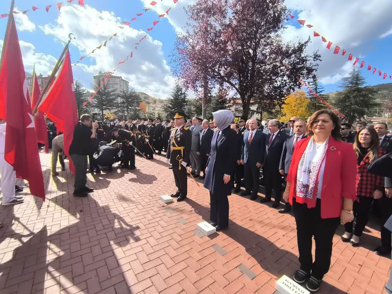 Vali Yiğitbaşı’ndan Fenalaşan Öğrenciye “Devlet Ana” Şefkati