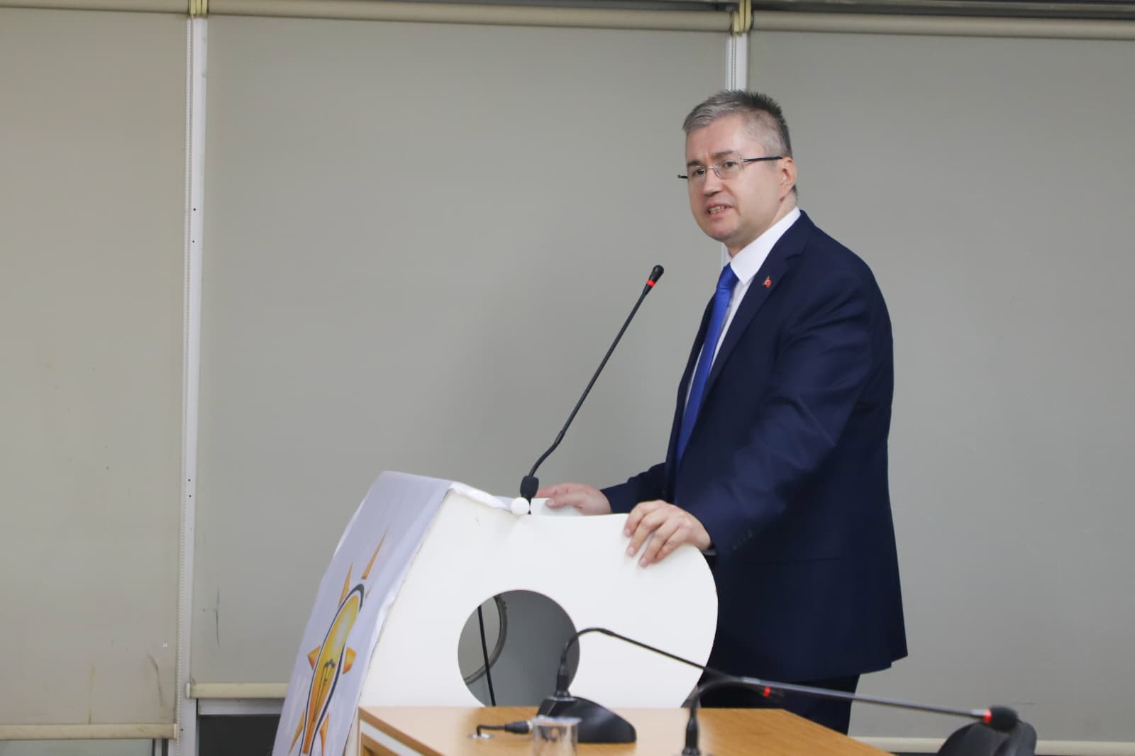 AK Parti Teşkilatına Prof. Dr. Yaman'dan Beden Dili ve Protokol Eğitimi