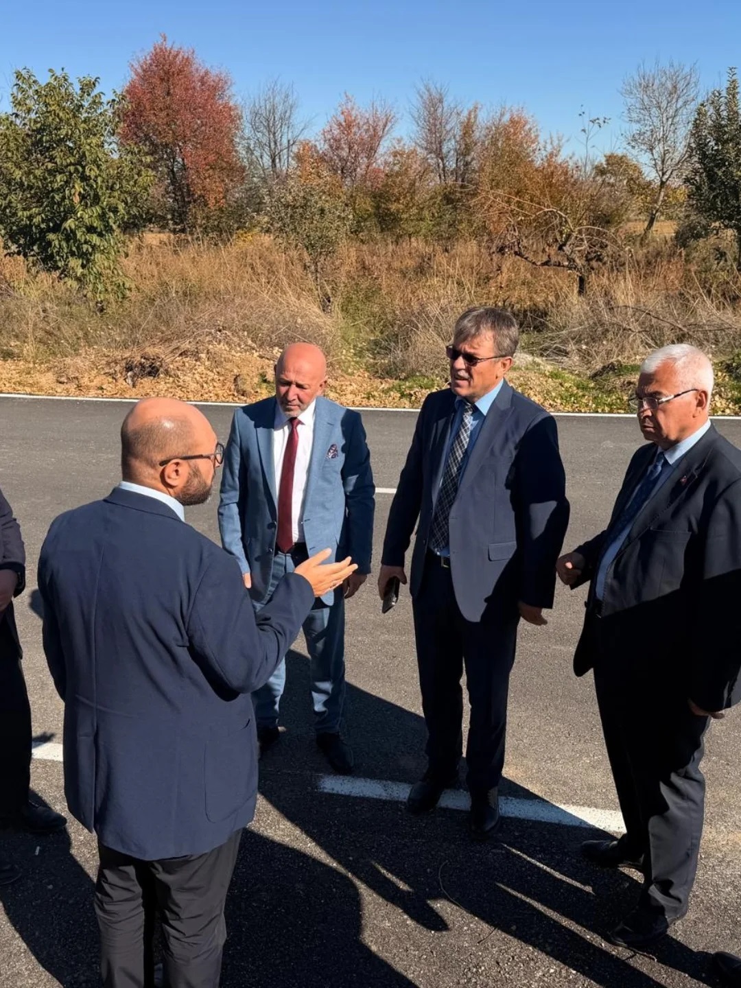 Sinanpaşa Yoluna 8.8 Km'lik Sıcak Asfalt Konforu: Başkan Siper Yerinde İnceledi