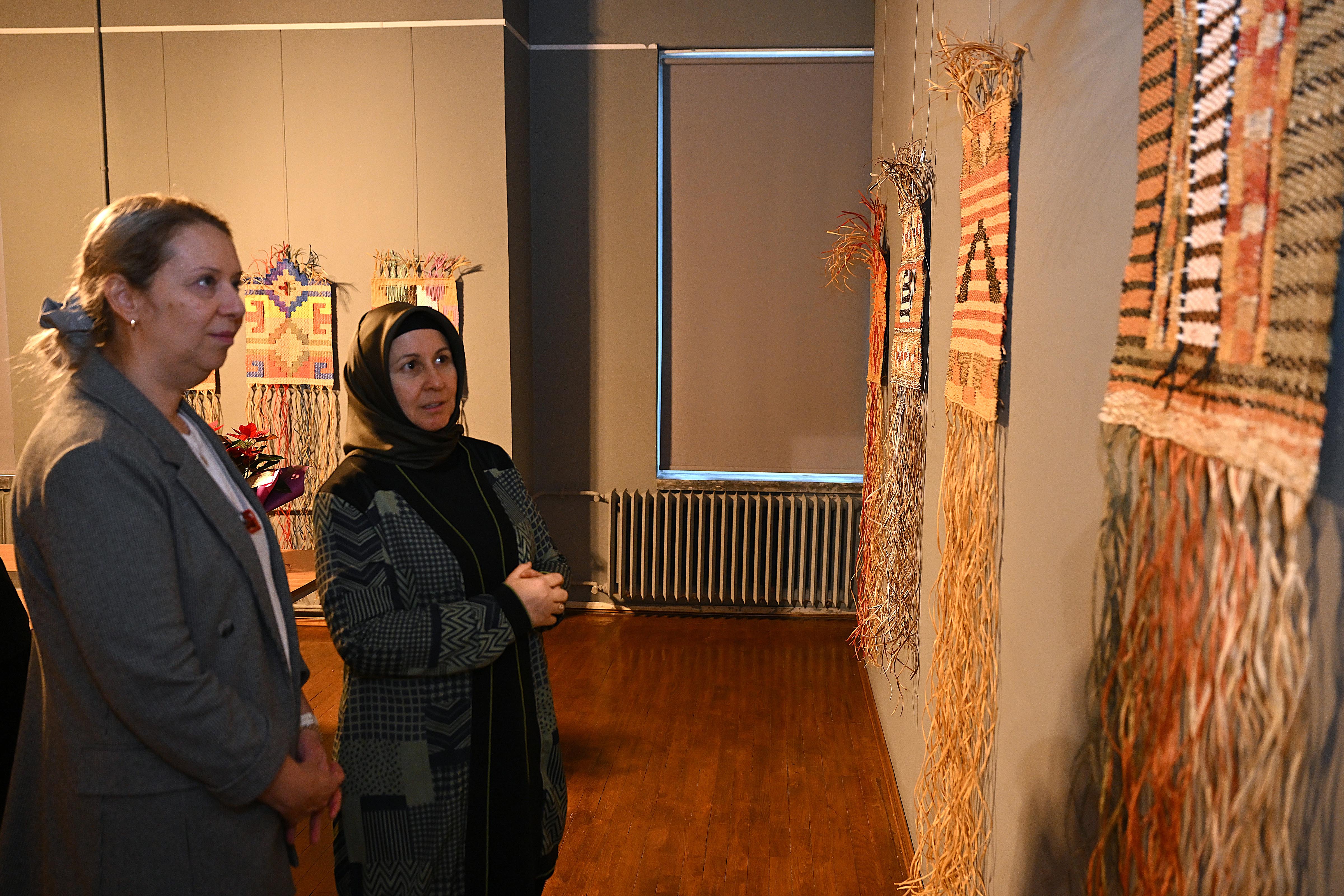 Dr. Öğretim Üyesi Sultan Sökmen'in "Basamak" Adlı Kişisel Dokuma Sergisi Açıldı