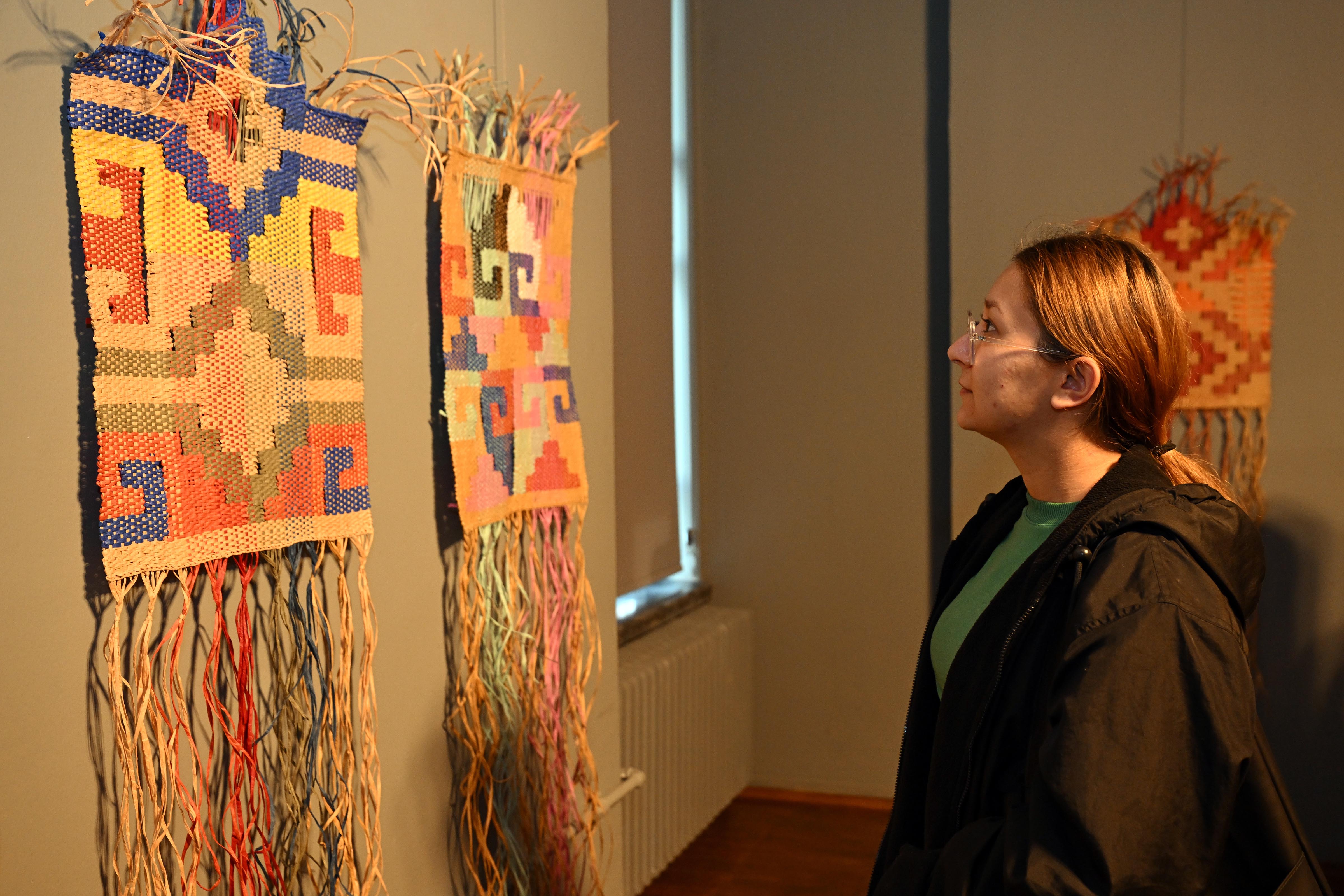 Dr. Öğretim Üyesi Sultan Sökmen'in "Basamak" Adlı Kişisel Dokuma Sergisi Açıldı