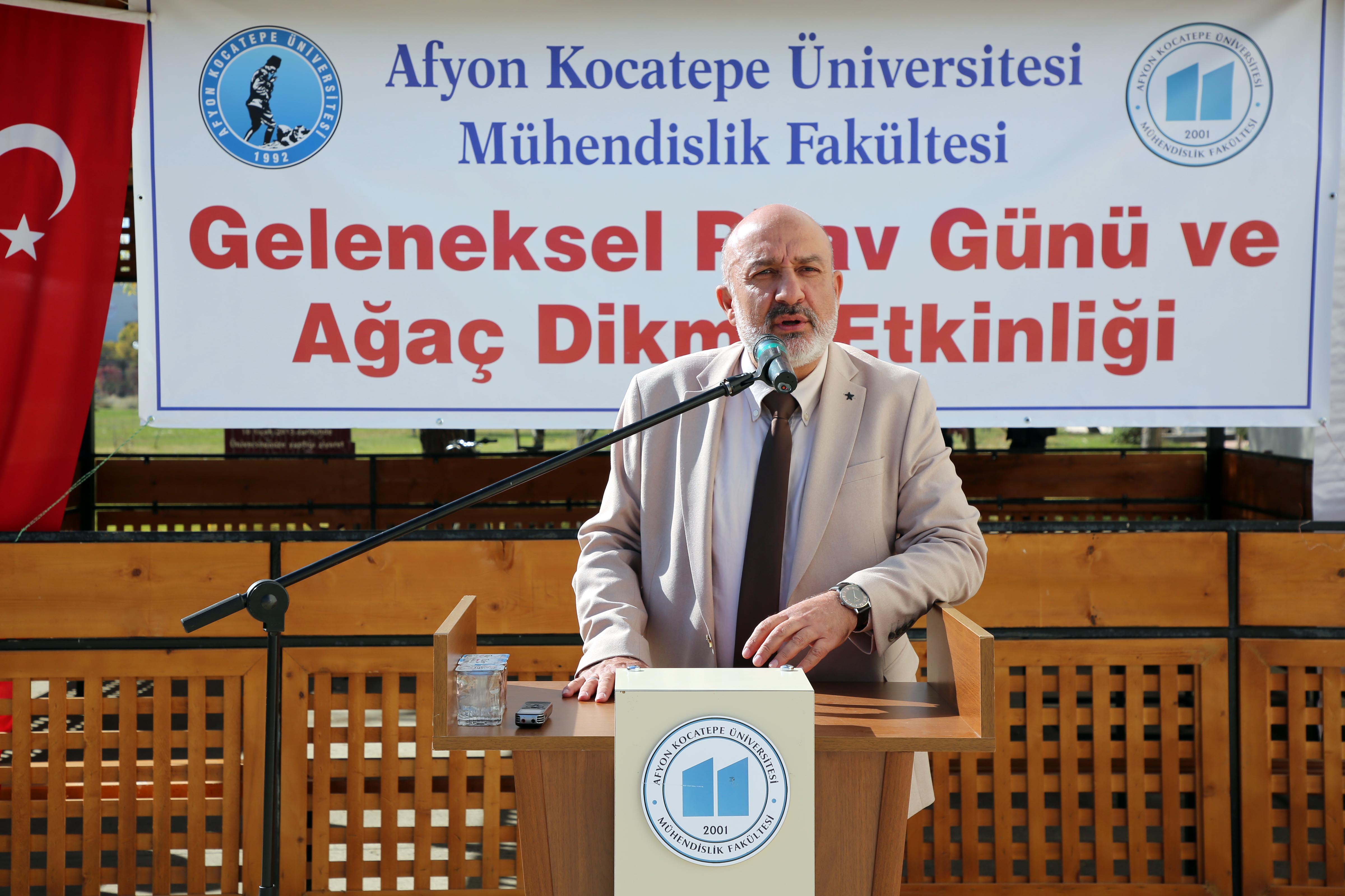 Mühendislik Fakültesinde “Pilav Günü ve Fidan Dikme” Etkinliği Gerçekleştirildi