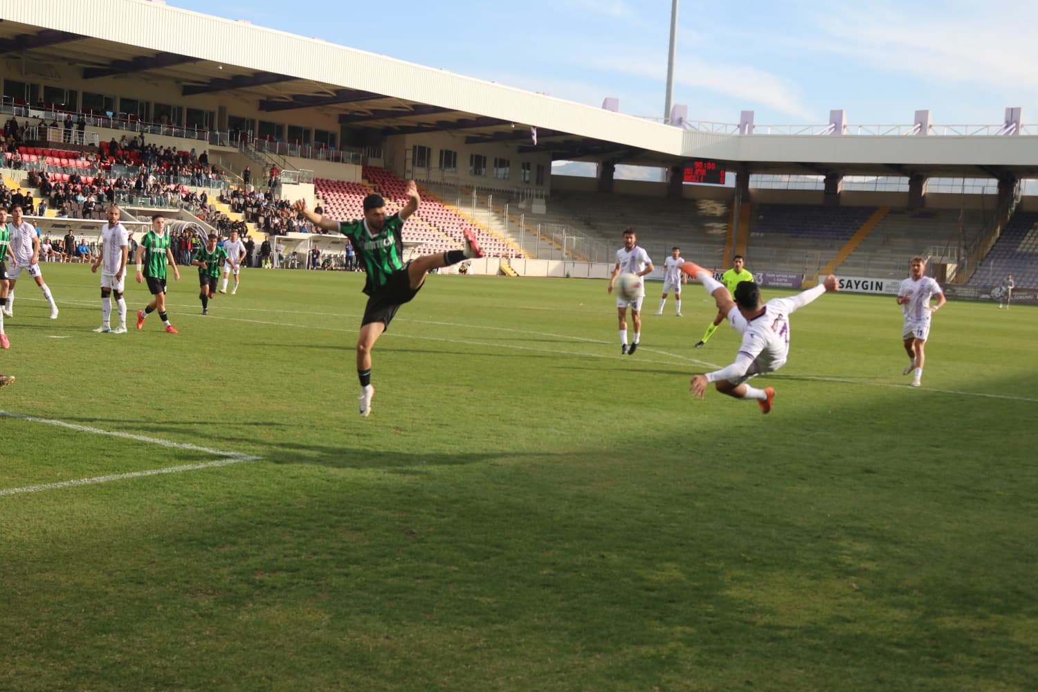 1923 Afyonkarahisarspor Zorlu Mücadeleden Altın Değerinde 1 Puan Çıkardı!
