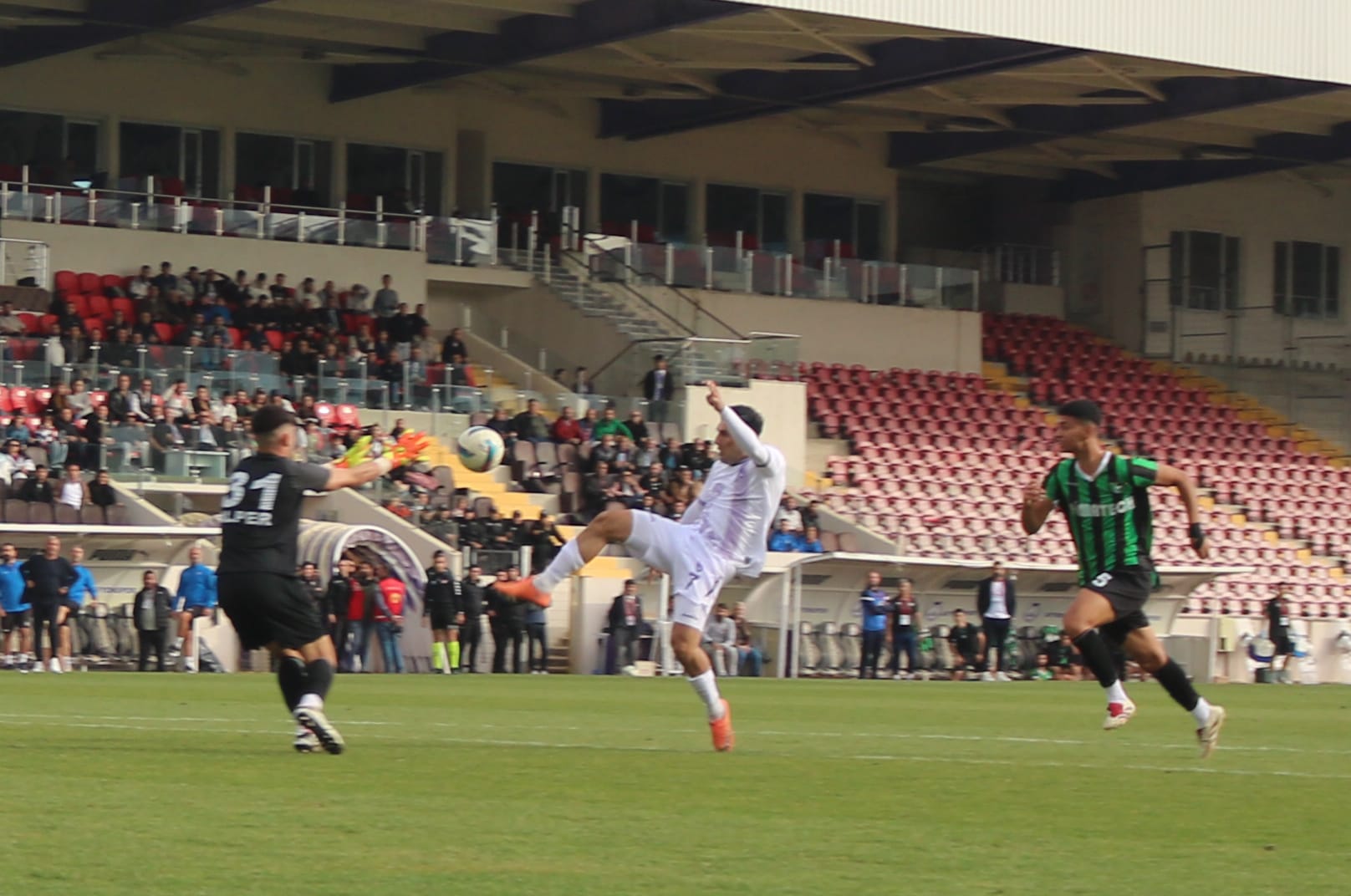1923 Afyonkarahisarspor Zorlu Mücadeleden Altın Değerinde 1 Puan Çıkardı!