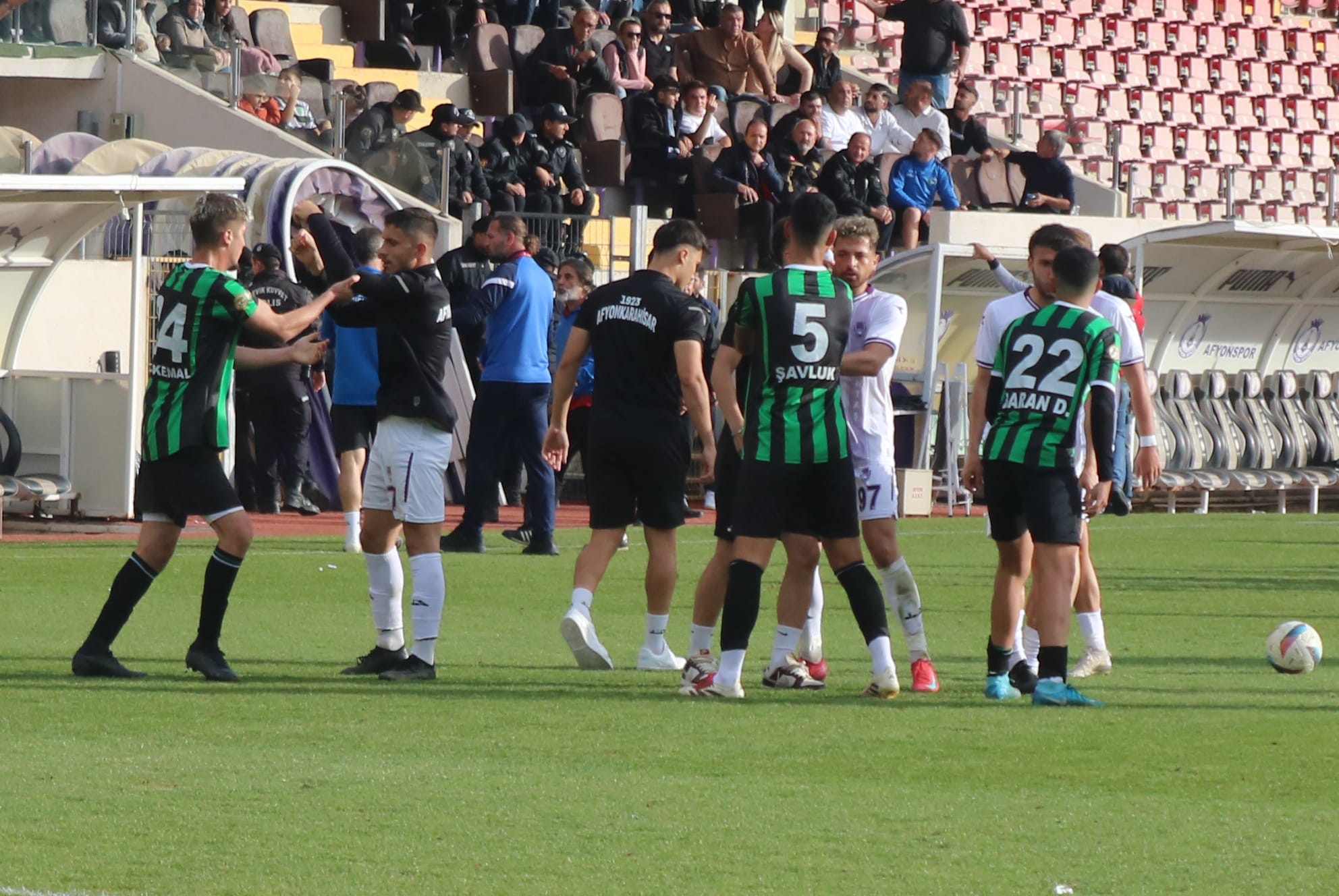 1923 Afyonkarahisarspor Zorlu Mücadeleden Altın Değerinde 1 Puan Çıkardı!