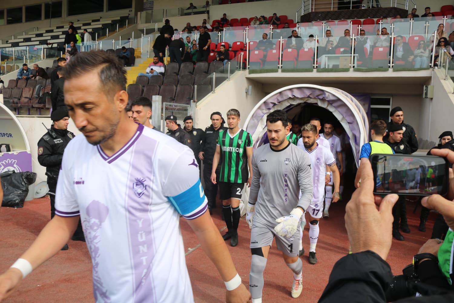 1923 Afyonkarahisarspor Zorlu Mücadeleden Altın Değerinde 1 Puan Çıkardı!